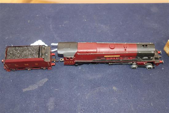 A Hornby Dublo EDL2 Duchess of Atholl locomotive and DR352 Tender D2, both boxed